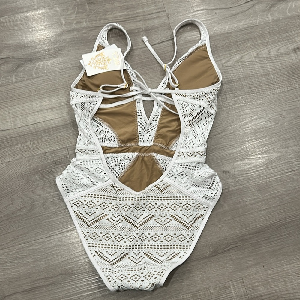 BECCA | COLOR PLAY 1PC PLUNGE - Picture 5 of 11